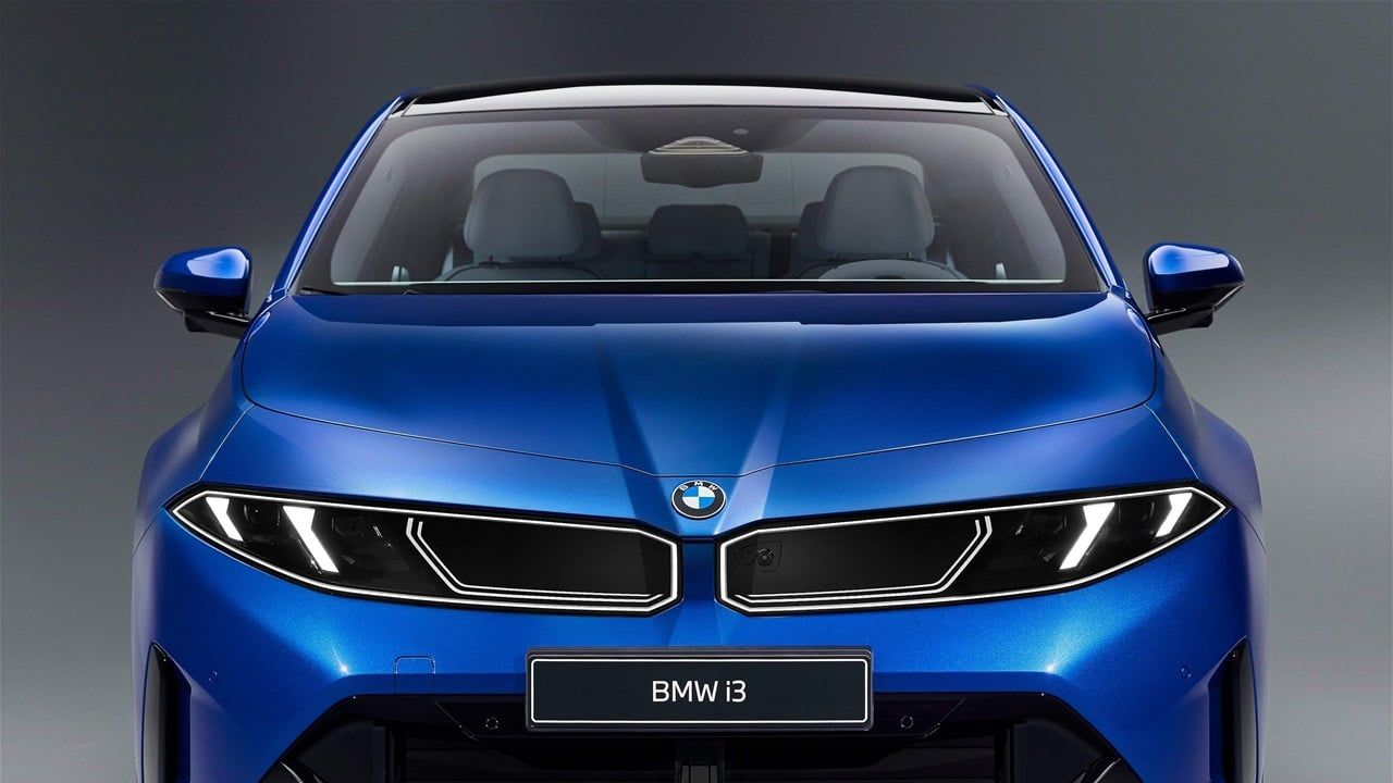 بي أم دبليو i3 الجديدة: ثورة رقمية أو مبالغة كهربائية ببدلة الفئة الثالثة؟