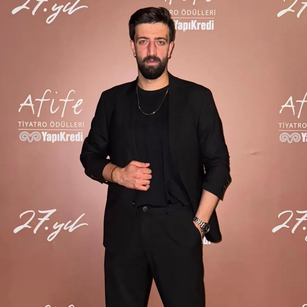 الجمهور ظنه “كذبة نيسان”.. وفاة أحد نجوم “حلم أشرف” حقيقة صادمة