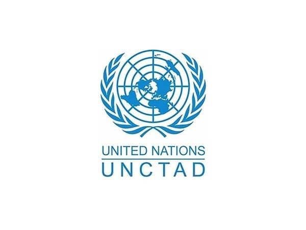 "أونكتاد" :توقف حركة الملاحة البحرية عبر مضيق هرمز تقريباً