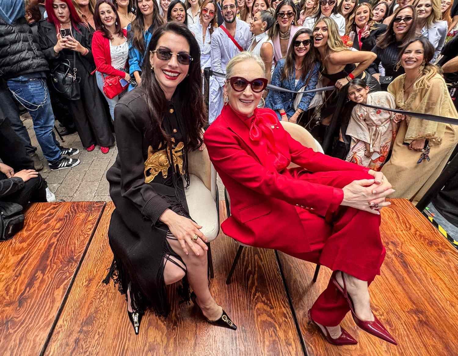 بالصور- آن هاثاوي وميريل ستريب تتألقان في العرض الأول لـ “الشيطان يرتدي برادا٢”