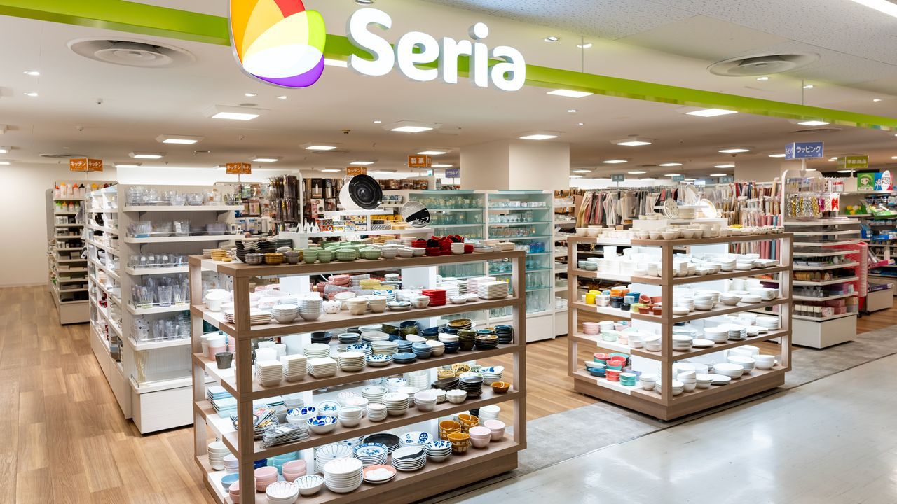 اليابان | أكثر من نصف اليابانيين يتجهون لمتاجر 100 ين… ما الأسباب؟