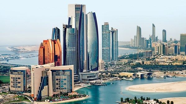 مقيمون: الأمن والأمان من أبجديات الحياة في الإمارات