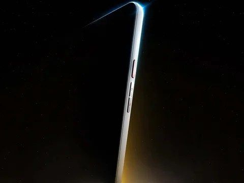 تكنولوجيا: أول هاتف ذكي بشاشتين يدمج بين الحبر الإلكتروني الملون وتقنية LCD