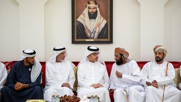 هزاع بن زايد ونهيان بن زايد يعزيان في وفاة هويدن ذيبان علي الكتبي