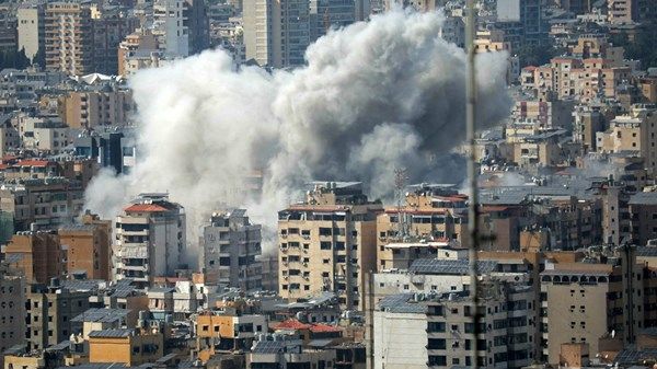 إسرائيل تشن مزيدا من الغارات على لبنان