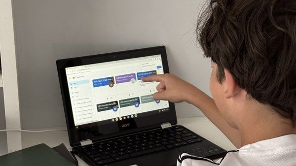 «التربية»: الاختبارات القصيرة مستمرة في التعلّم عن بُعد وتقليل العبء على الطلبة