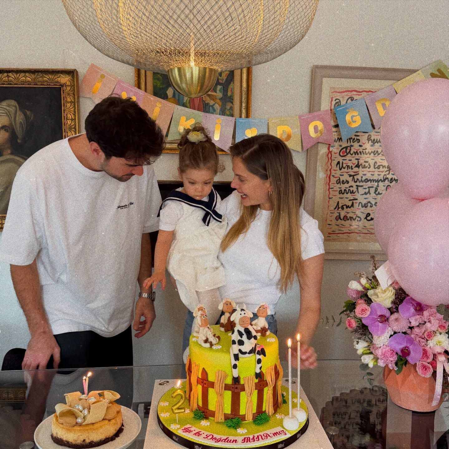 إيدا إيجه تحتفل بعيد ميلاد ابنتها… صور دافئة تجمع العائلة