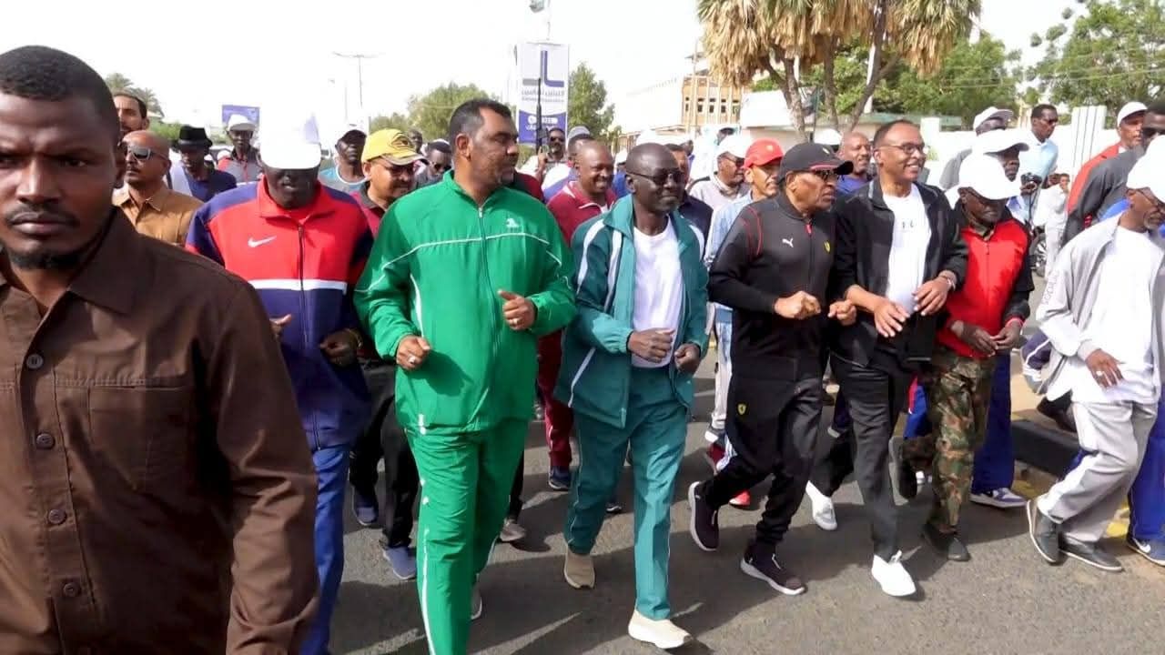 كامل إدريس يؤكد مضاعفة ميزانية الشباب والرياضة ويوجه بمنع الإعتداء على الميادين الثقافية والرياضية