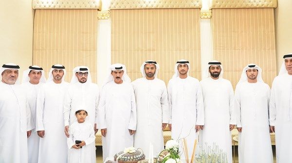 ولي عهد رأس الخيمة يحضر مأدبة غداء أقامها محمد سعيد الزعابي