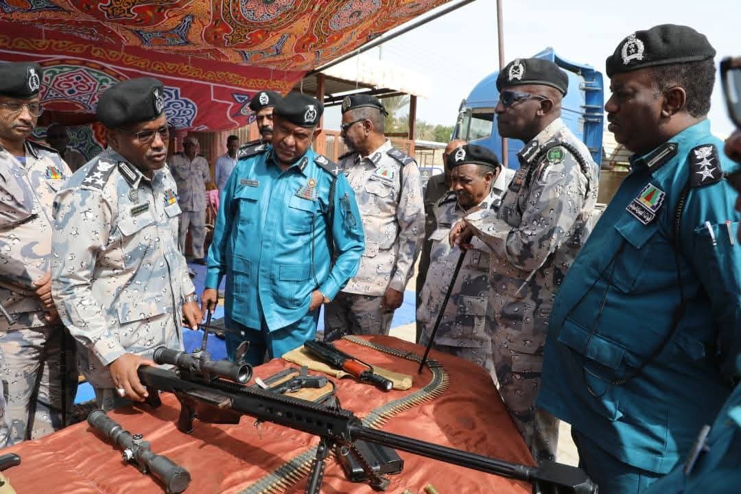 في عملية نوعية لمكافحة التهريب بالبحر الأحمر ضبط متهمين أجانب بحوزتهما أسلحة وذخائر