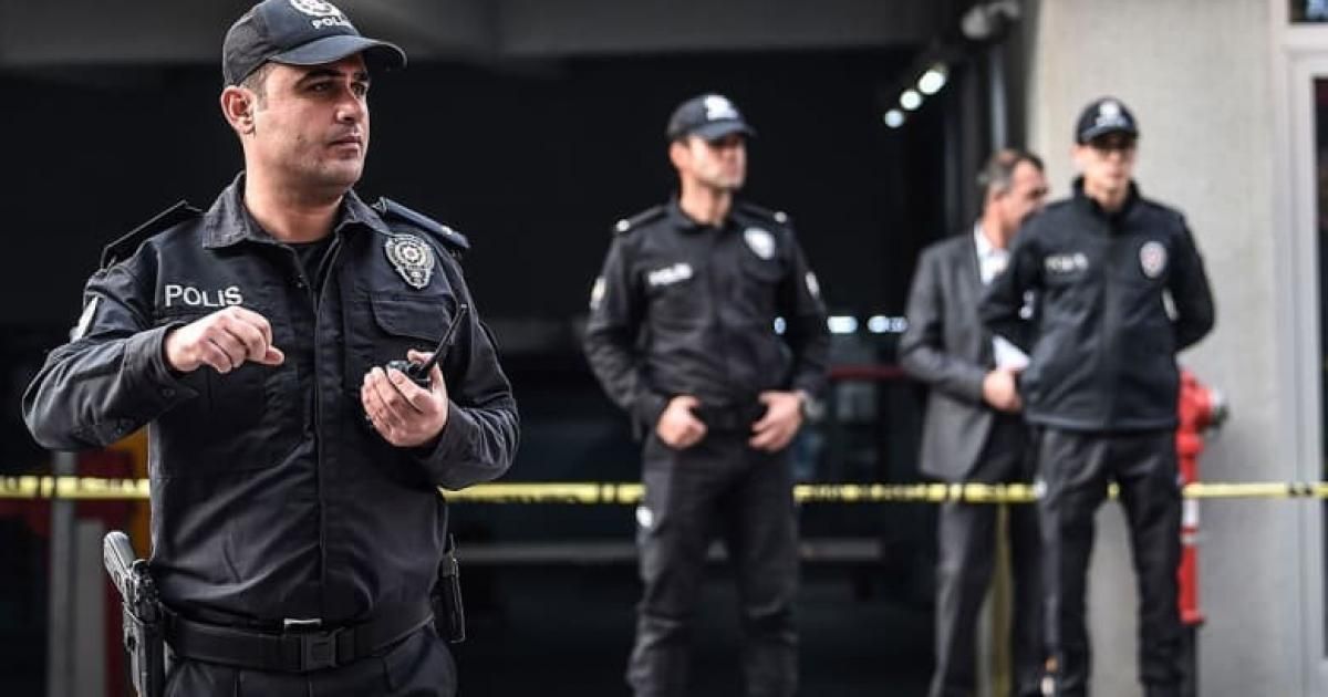 شاهد: مقتل 3 أشخاص وإصابة شرطيين في إطلاق نار بمحيط قنصلية إسرائيل بإسطنبول
