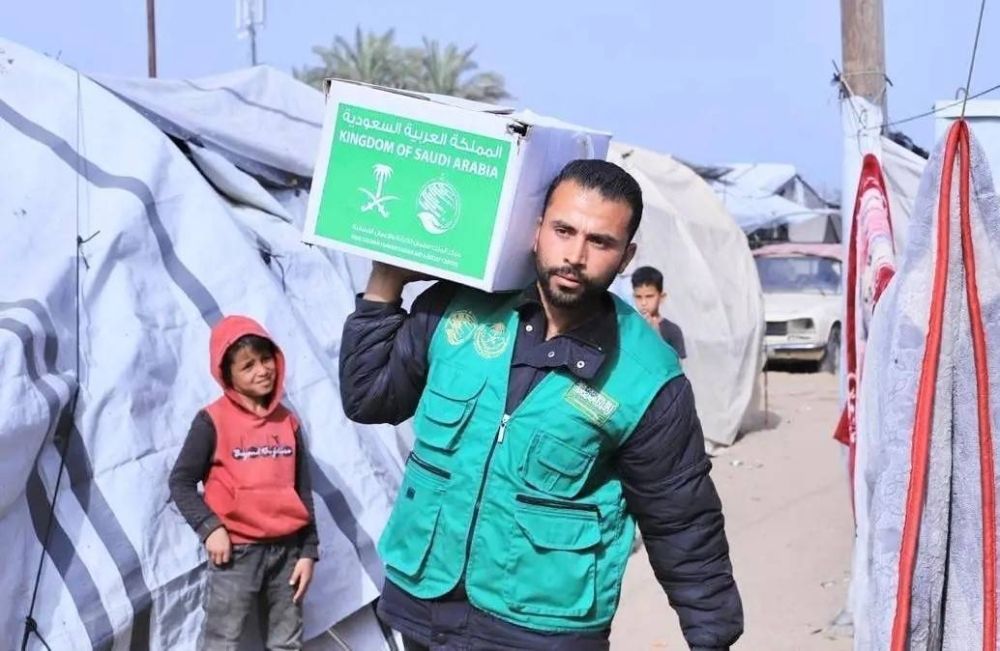 مركز الملك سلمان للإغاثة يواصل توزيع سلال الغذء في غزة