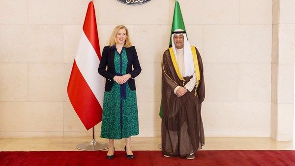 البديوي يبحث مع وزيرة خارجية النمسا التطورات في المنطقة