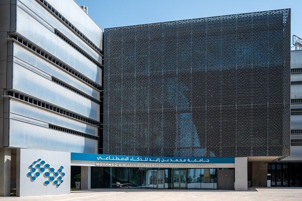 جامعة محمد بن زايد للذكاء الاصطناعي: الإمارات تدعم الابتكار الصحي العالمي