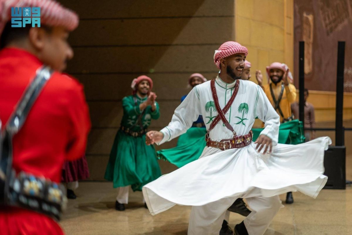 هيئة المسرح والفنون الأدائية في معرض «بدايات» تقدم عرضا حيا للفنون الأدائية التقليدية