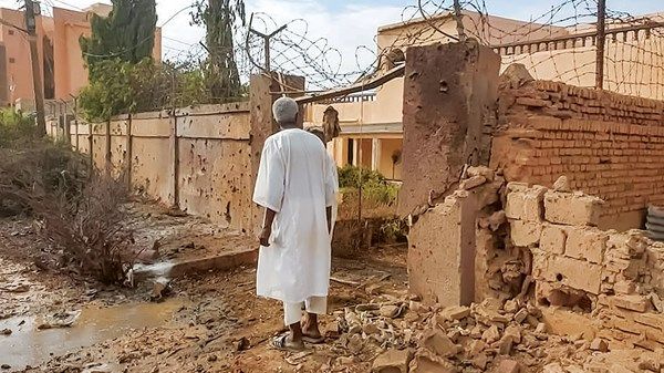 تحذيرات من انهيار واسع للخدمات الطبية بالسودان