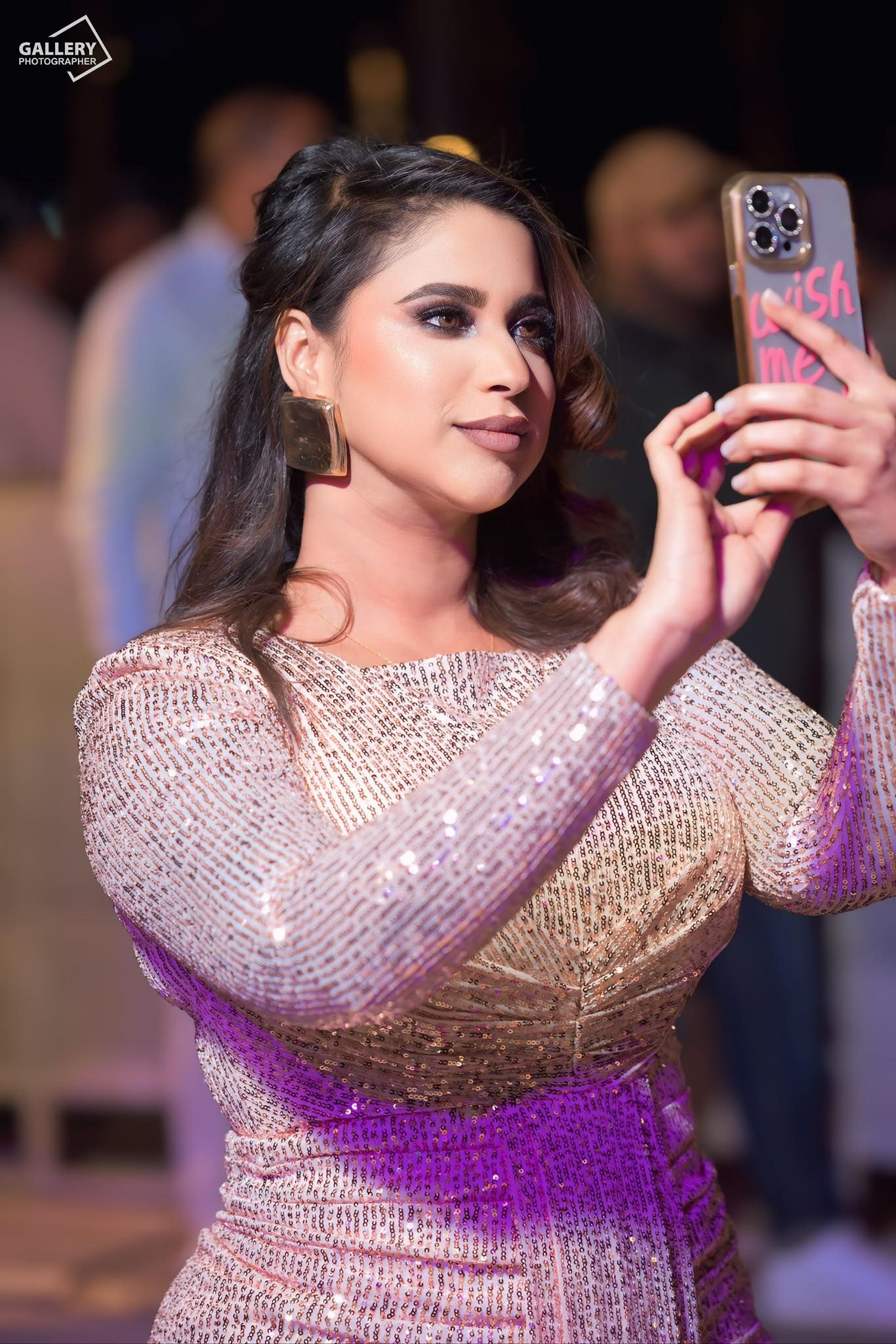 شاهد بالصورة.. مذيعة سودانية حسناء تخطف الأضواء على السوشيال ميديا بإطلالة ملفتة