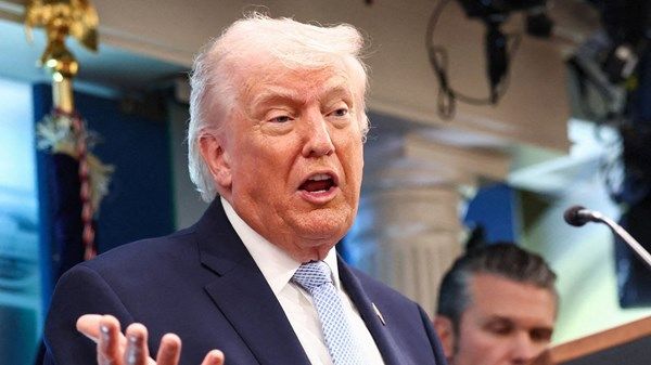 ترامب يوافق على تعليق قصف إيران لمدة أسبوعين