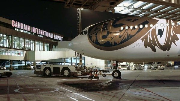 البحرين تُعيد فتح مجالها الجوي