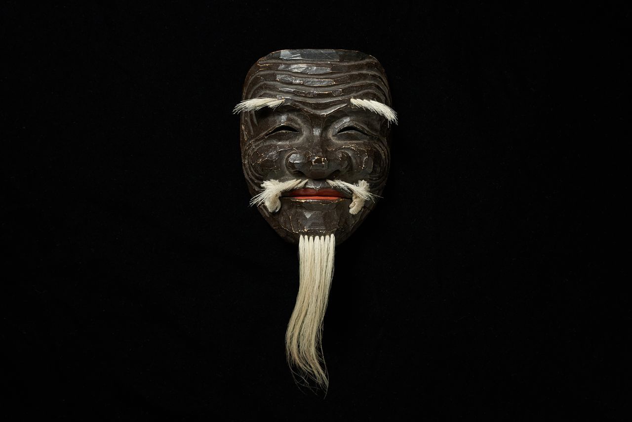 اليابان | أقنعة النو: كيف تعبّر الوجوه الثابتة عن مشاعر متغيّرة؟