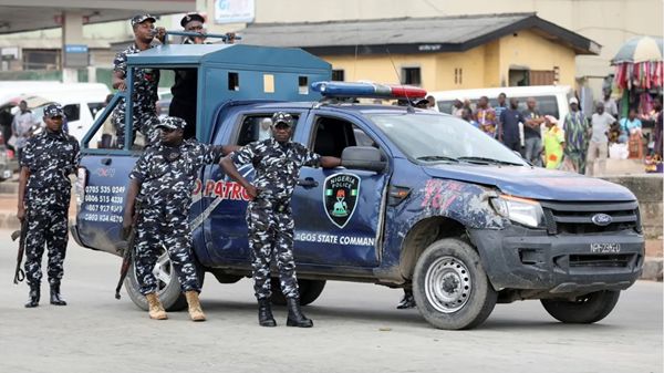 مسلحون يقتلون 20 شخصاً ويختطفون آخرين في نيجيريا