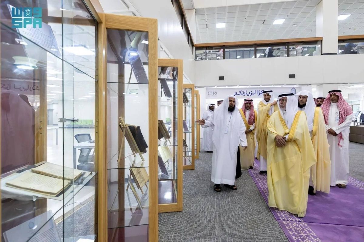 افتتاح معرض المخطوطات والكتب النادرة