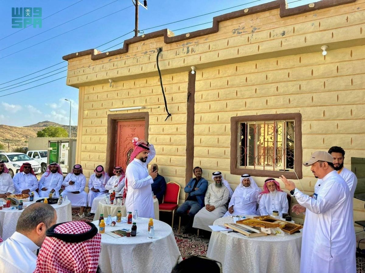 «بيئة الباحة» تنفذ ورشة حول تقنيات تربية ملكات النحل