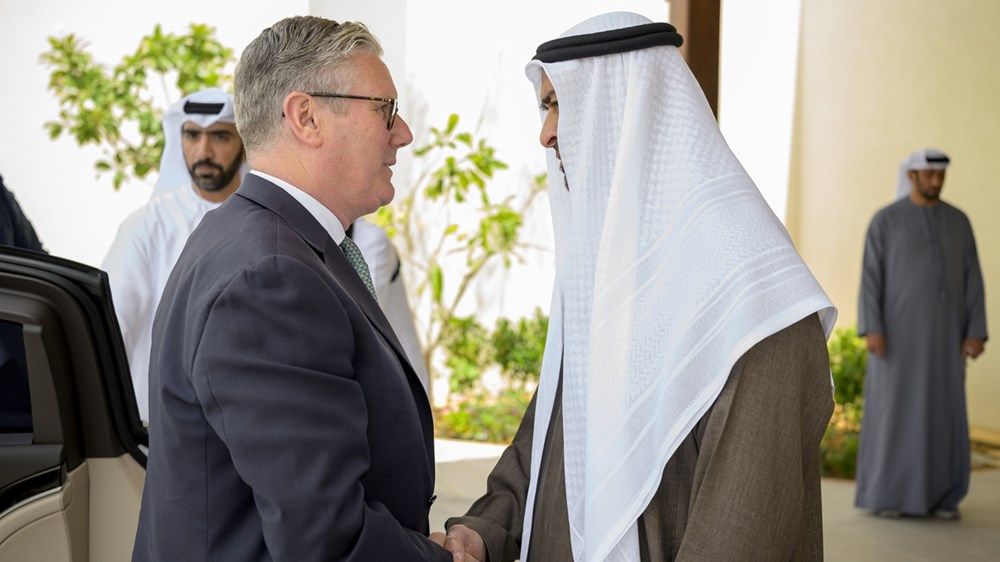 رئيس الدولة يستقبل رئيس وزراء بريطانيا ويبحث معه علاقات التعاون والتطورات الإقليمية