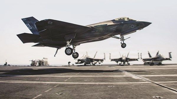 ترامب يتوعد إيران برد عسكري واسع في حال عدم الالتزام باتفاق الهدنة