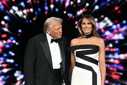 ميلانيا ترامب تصدم البيت الأبيض بمؤتمر صحفي مفاجىء حول علاقتها بإبستين وتتصدّى لحملة تشويه السمعة…