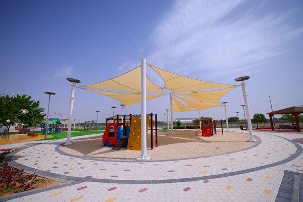 افتتاح أول حديقة عامة في منطقة الصاروج بالعين