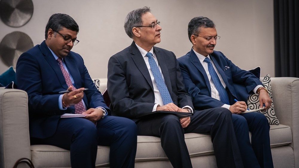 عبدالله بن زايد يستقبل وزير الشؤون الخارجية في الهند