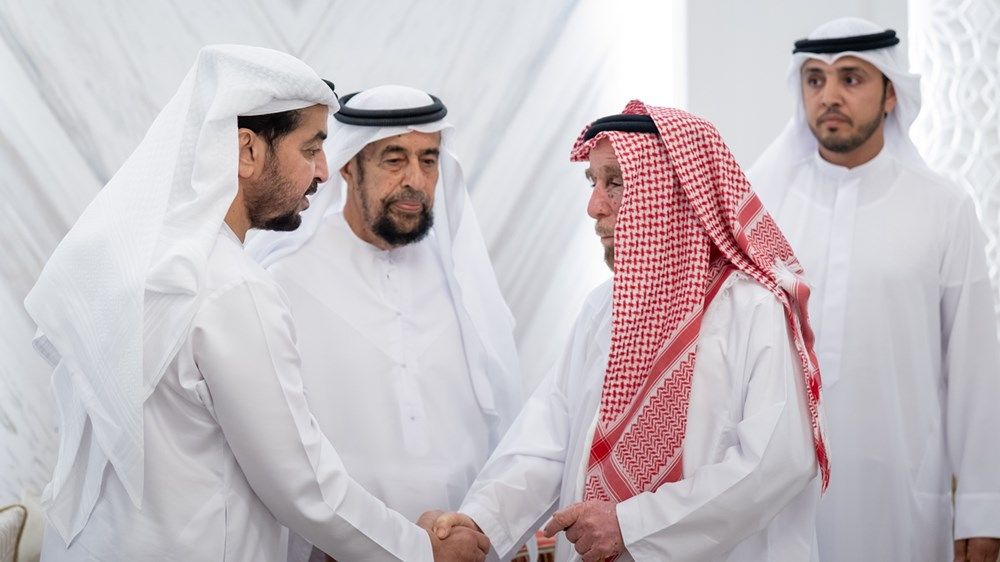 حمدان بن زايد يستقبل عدداً من المواطنين في قصر بينونة