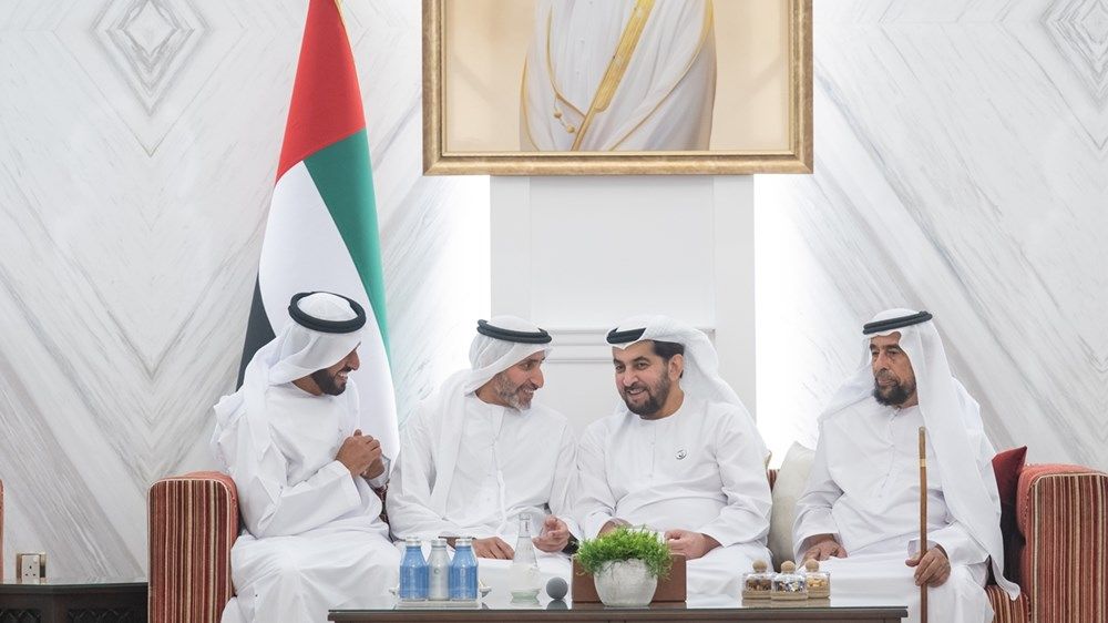 حمدان بن زايد يستقبل عدداً من المواطنين في قصر بينونة