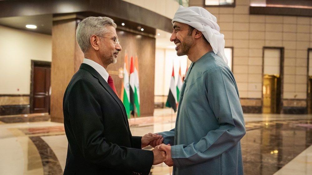 عبدالله بن زايد يستقبل وزير الشؤون الخارجية في الهند