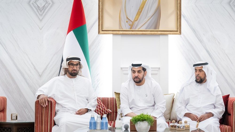 حمدان بن زايد يستقبل عدداً من المواطنين في قصر بينونة