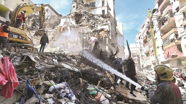 لبنان.. مقتل 13 عنصر أمن بقصف إسرائيلي على «النبطية»