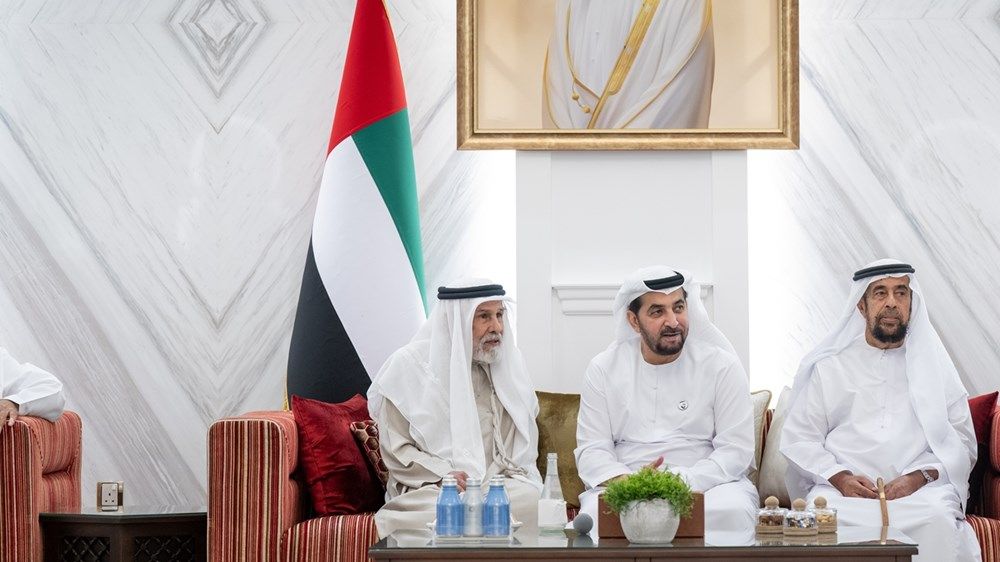 حمدان بن زايد يستقبل عدداً من المواطنين في قصر بينونة