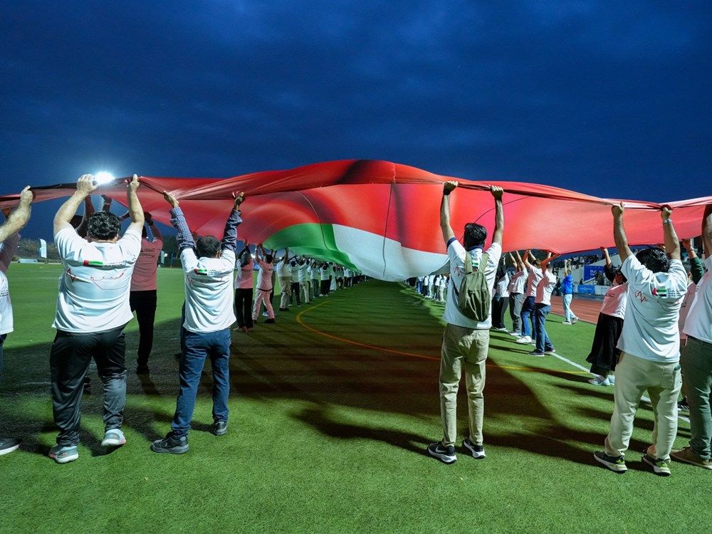 رقم قياسي عالمي جديد لرفع علم الإمارات في أبوظبي بمشاركة 64 جنسية