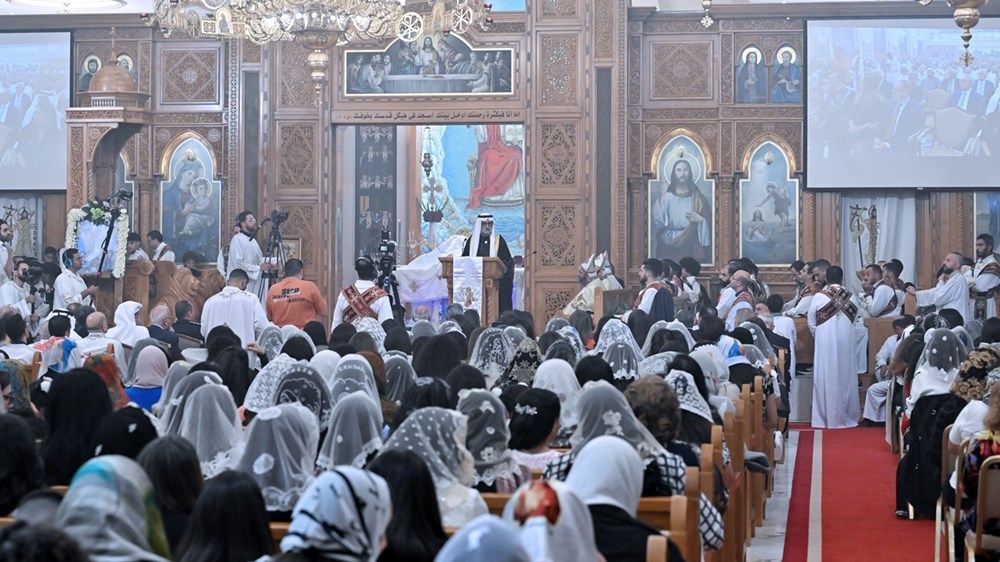 نهيان بن مبارك يحضر احتفالات عيد القيامة في الكنيسة القبطية الأرثوذكسية المصرية بأبوظبي