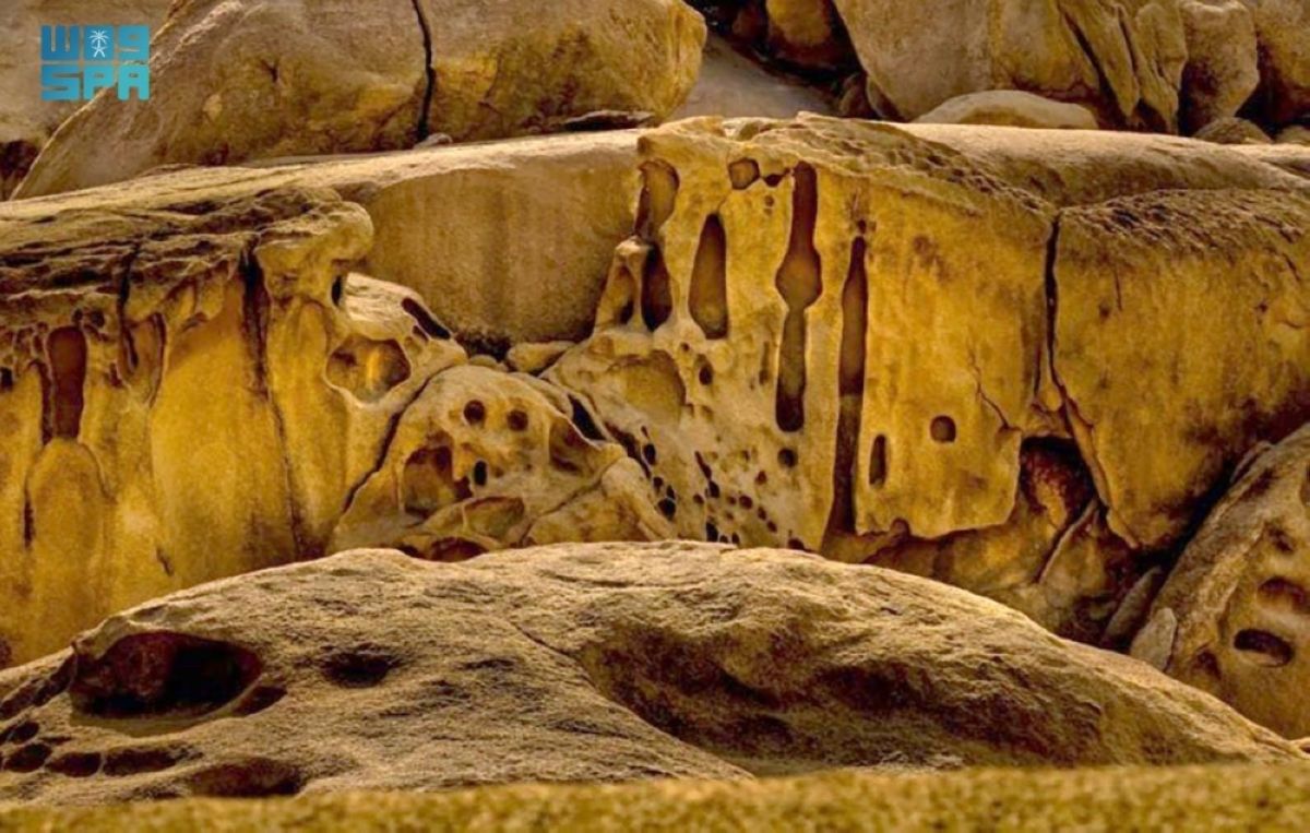 الرزان.. متحف صخري مفتوح بالليث يجسد التفاعل المستمر بين الرياح والماء والصخر