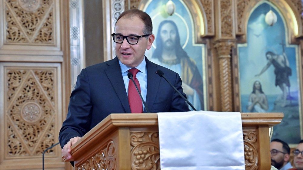 نهيان بن مبارك يحضر احتفالات عيد القيامة في الكنيسة القبطية الأرثوذكسية المصرية بأبوظبي