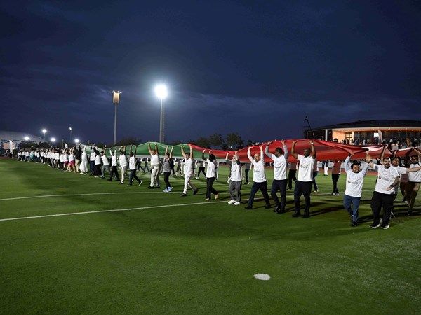 رقم قياسي عالمي جديد لرفع علم الإمارات في أبوظبي بمشاركة 64 جنسية