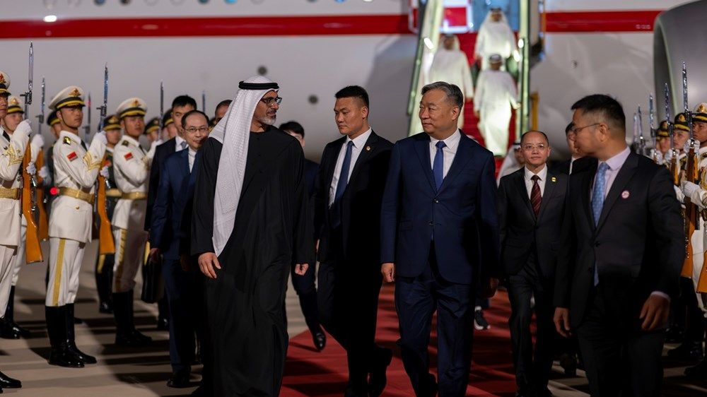 ولي عهد أبوظبي يصل إلى العاصمة بكين في زيارة رسمية إلى جمهورية الصين الشعبية
