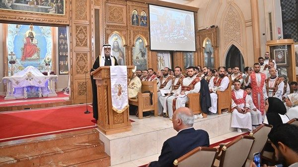 نهيان بن مبارك يحضر احتفالات عيد القيامة في الكنيسة القبطية الأرثوذكسية المصرية بأبوظبي