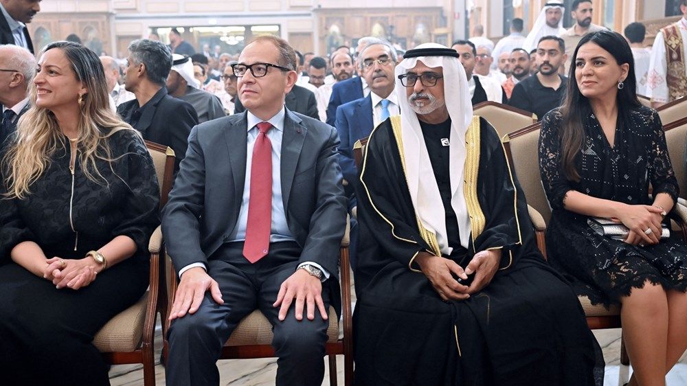 نهيان بن مبارك يحضر احتفالات عيد القيامة في الكنيسة القبطية الأرثوذكسية المصرية بأبوظبي