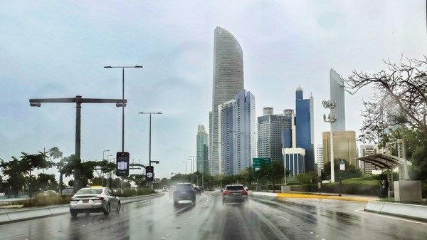 الأمطار تعم الدولة وتقلبات جوية حتى منتصف الأسبوع