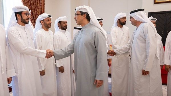 منصور بن زايد يعزي في وفاة نشبة سالم العامري