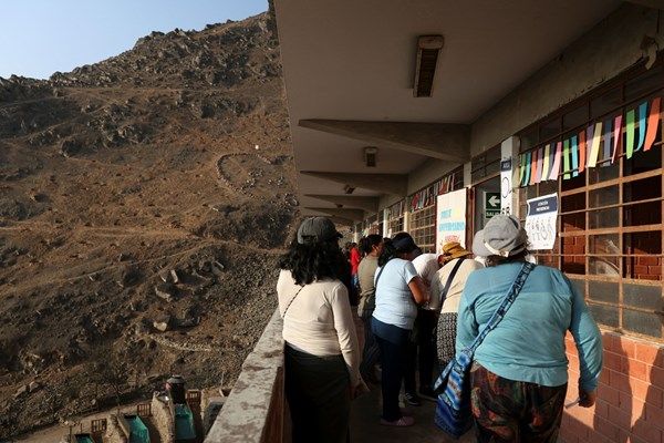 تأجيل نتائج انتخابات بيرو الرئاسية بعد تمديد التصويت