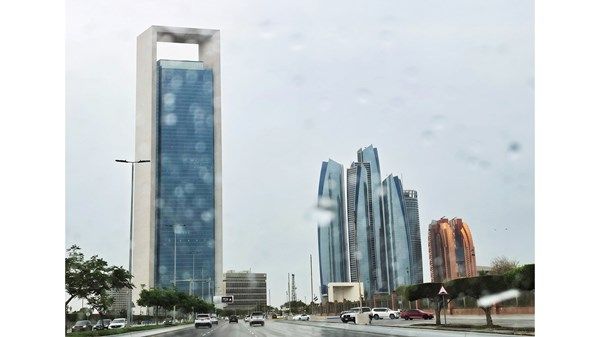 أمطار متوسطة على مناطق متفرقة من الدولة